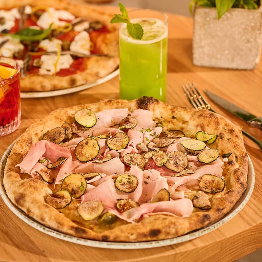 Pizza cotto e zucchine