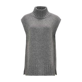 *Sleeveless jumper PUSEFA. Cannot be combined with other discounts or promotions. (RRP €99.99 | Outlet price €69.99).