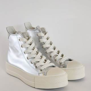 *Silver shoes Schuck Taylor All Star lift metallic A09902. Cannot be combined with other discounts or promotions. (RRP €95 | Outlet price €66.50).