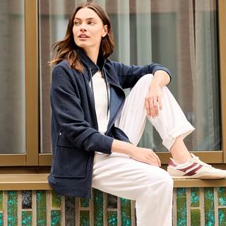 *On a purchase of 3/4/5 items, follows a 10%/15%/20% extra discount on the entire collection. Cannot be combined with other discounts or promotion.