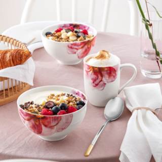 *on the Rose Garden decor















